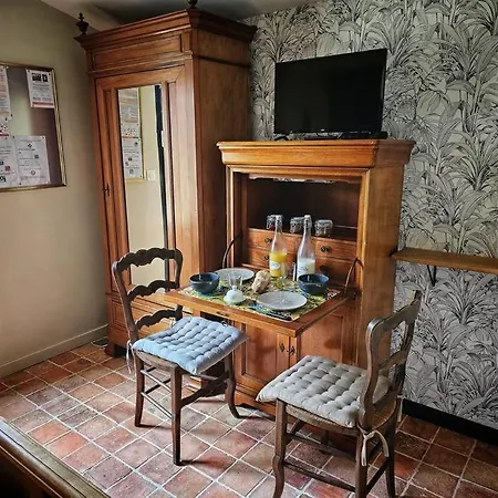 Helena, Independante Du De L'archerie *